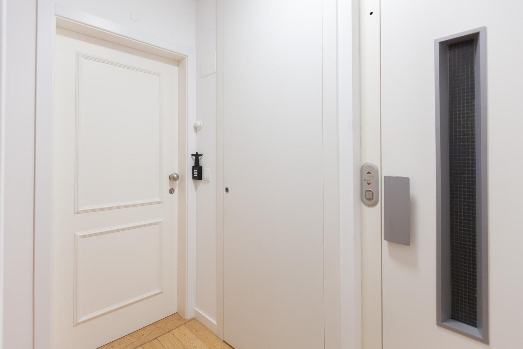 Flh Portas Do Sol White Design Flat * Lissabon